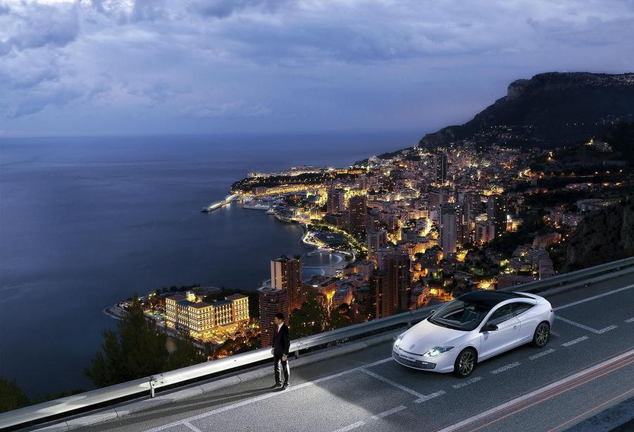  Renault Laguna Coupe 2012 года  (фото 9 из 17)
